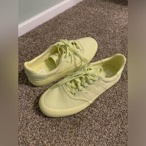 Men’s Adidas Skater Shoes. Size 6. Never Worn.